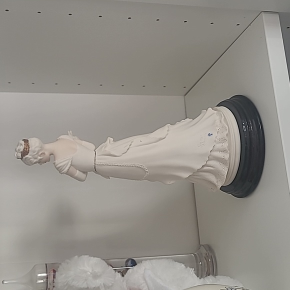 Giuseppe Armani Porcelain Lady Regina Flower Bouquet Figurine Statue 0529F - Picture 2 of 7